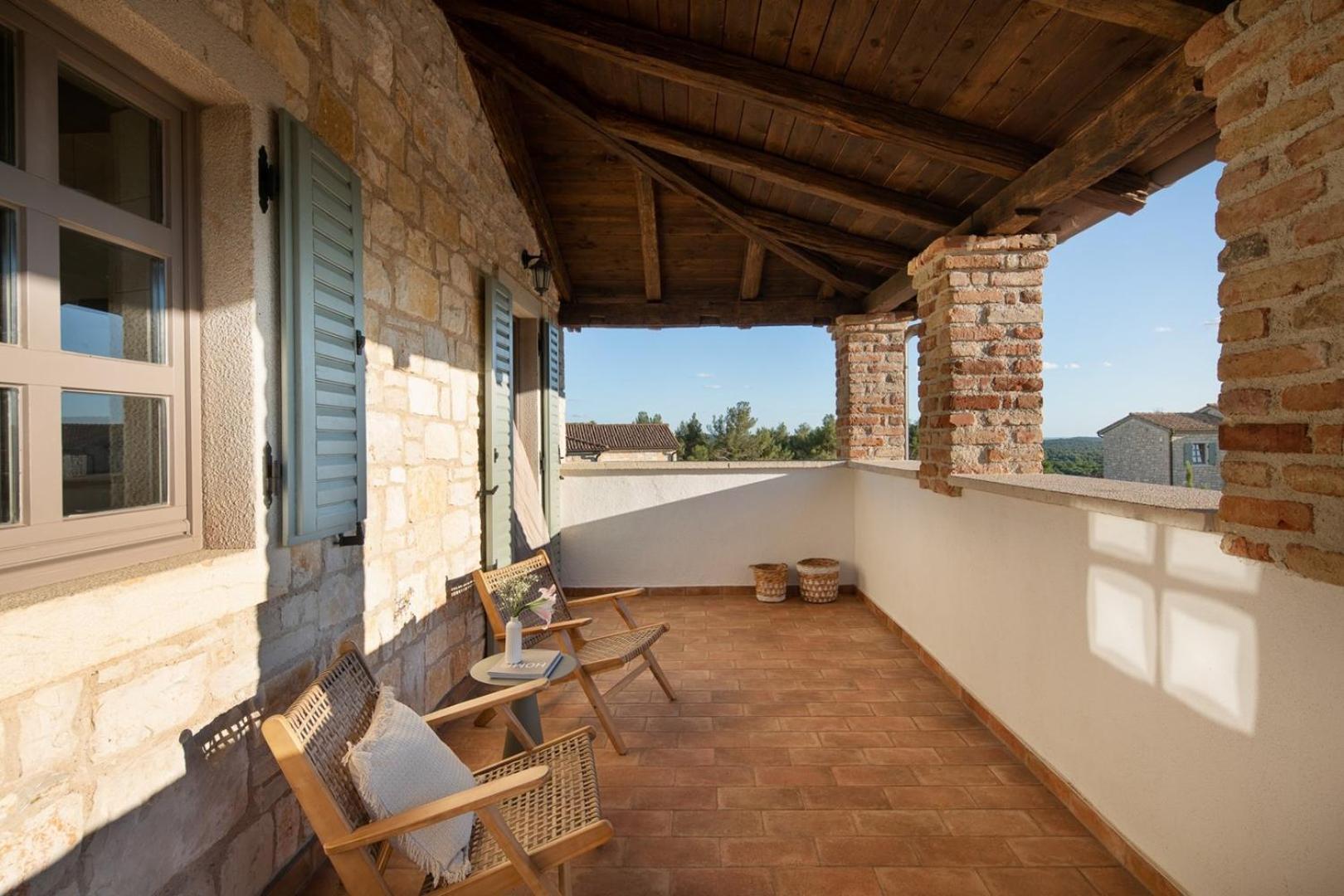 Rustic Villa Rubus & Sylbum With A Pool Sveti Lovrec Pazenaticki Exterior photo