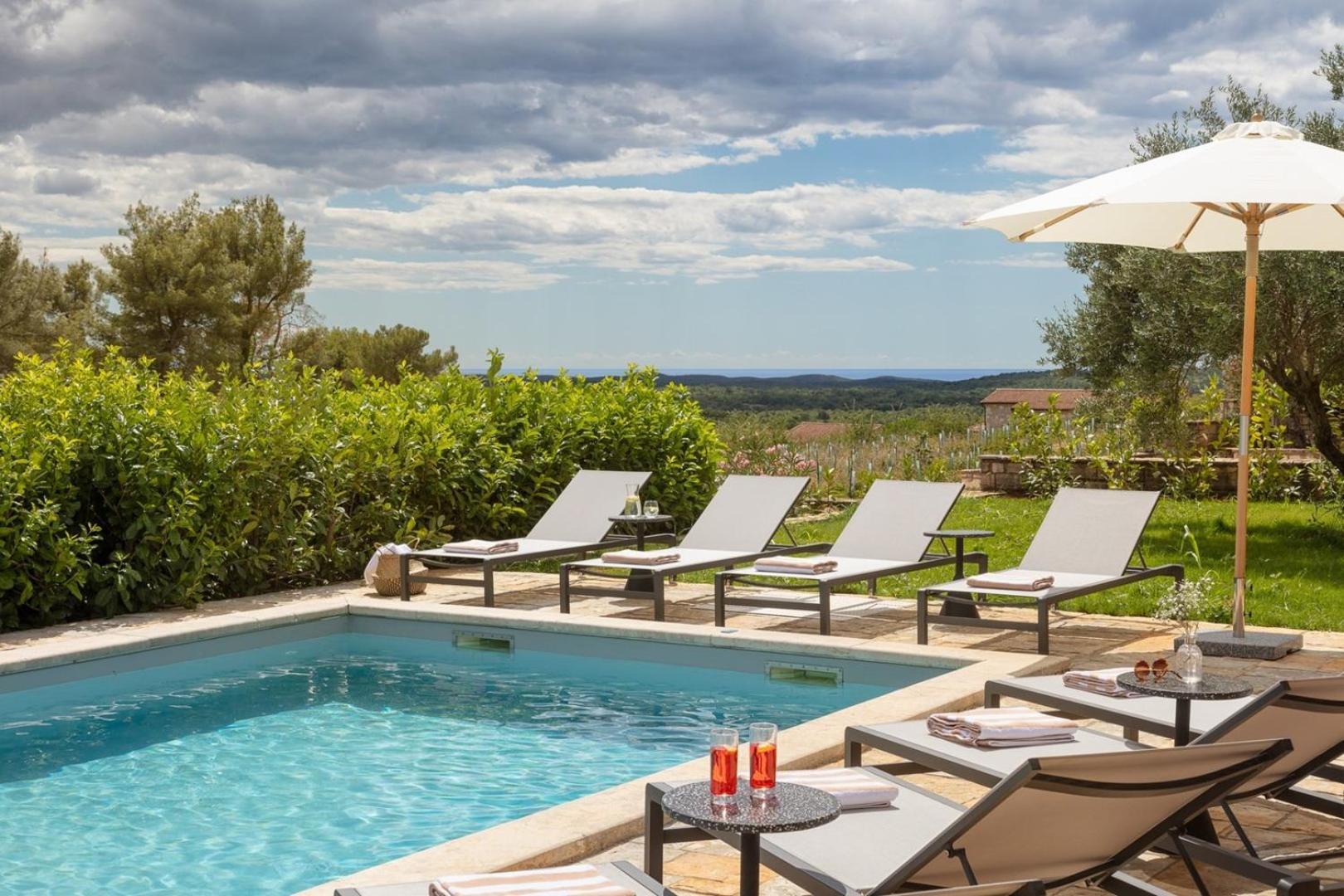 Rustic Villa Rubus & Sylbum With A Pool Sveti Lovrec Pazenaticki Exterior photo